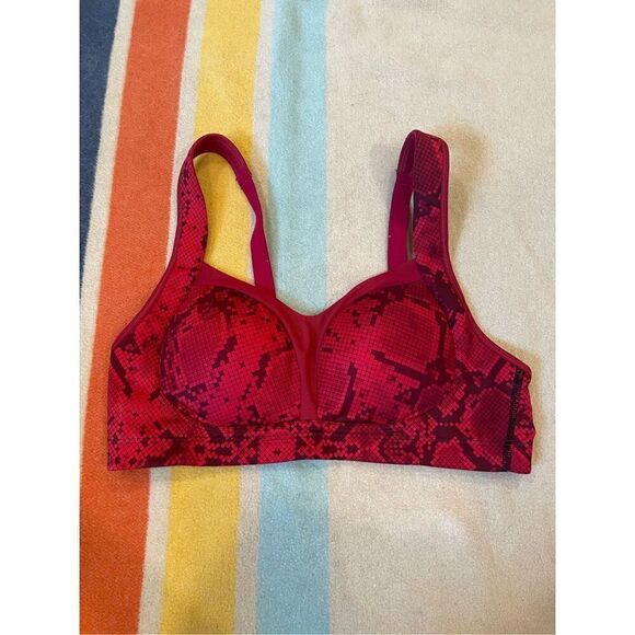 Lululemon Athletica Womens Red Ta Ta Tamer Padded Luxtreme Sports Bra Size 36C - Picture 1 of 6